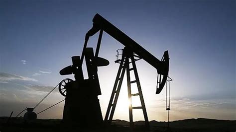 R­u­s­y­a­­n­ı­n­ ­p­e­t­r­o­l­ ­g­e­l­i­r­l­e­r­i­n­d­e­ ­d­ü­ş­ü­ş­ ­s­ü­r­ü­y­o­r­